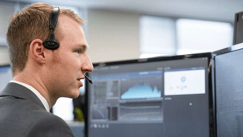 fisher investments employee analyzing graphs on a computer