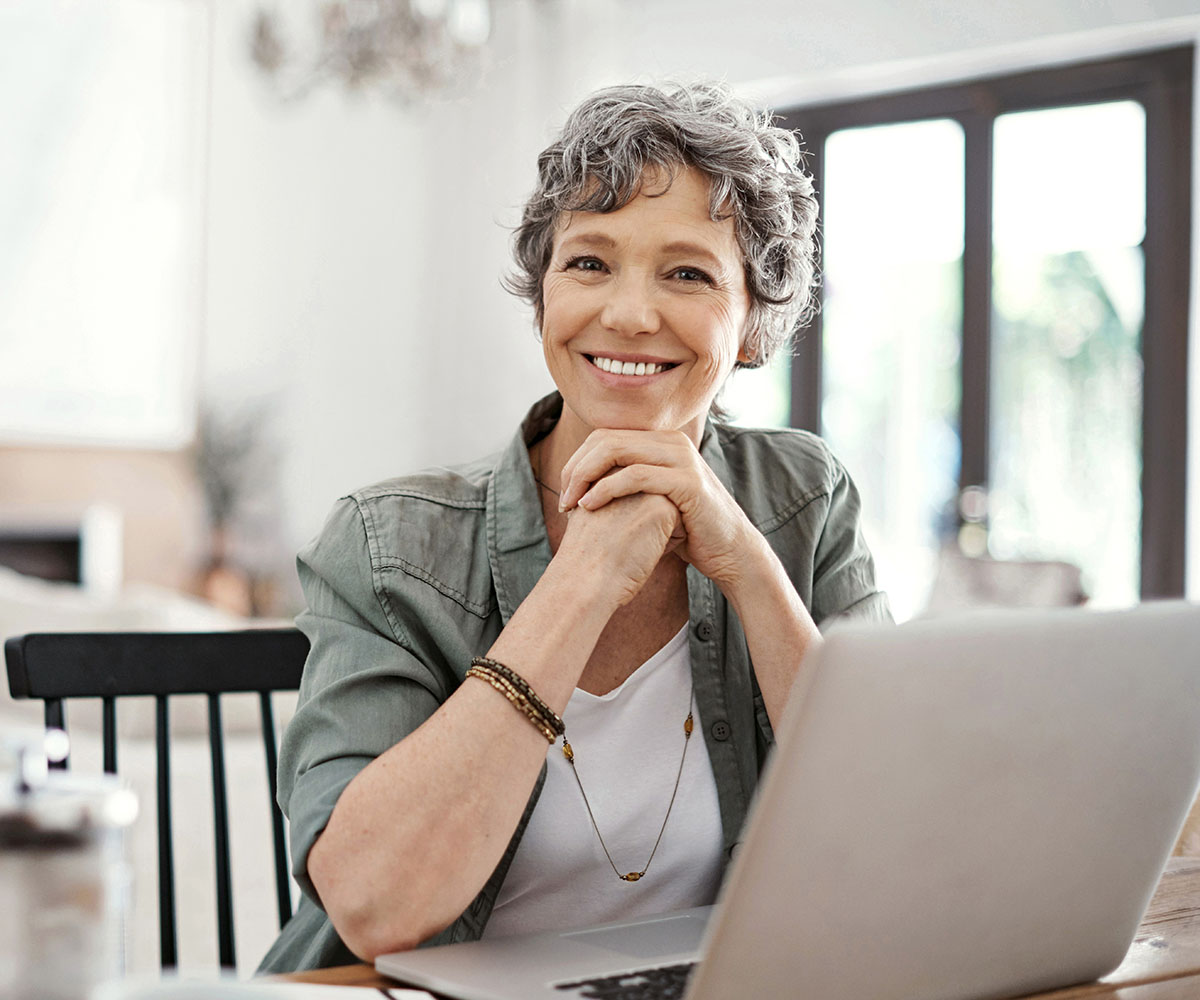 woman evaluating her perosnalized finanical plan from fisher investments that includes estate planning, budgeting and cash flow analysis